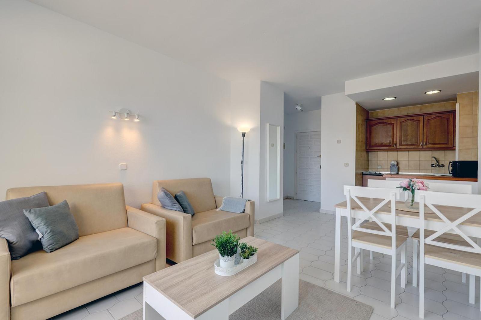 Lejlighed Charming In Benalbeach With Garden And Sea View *