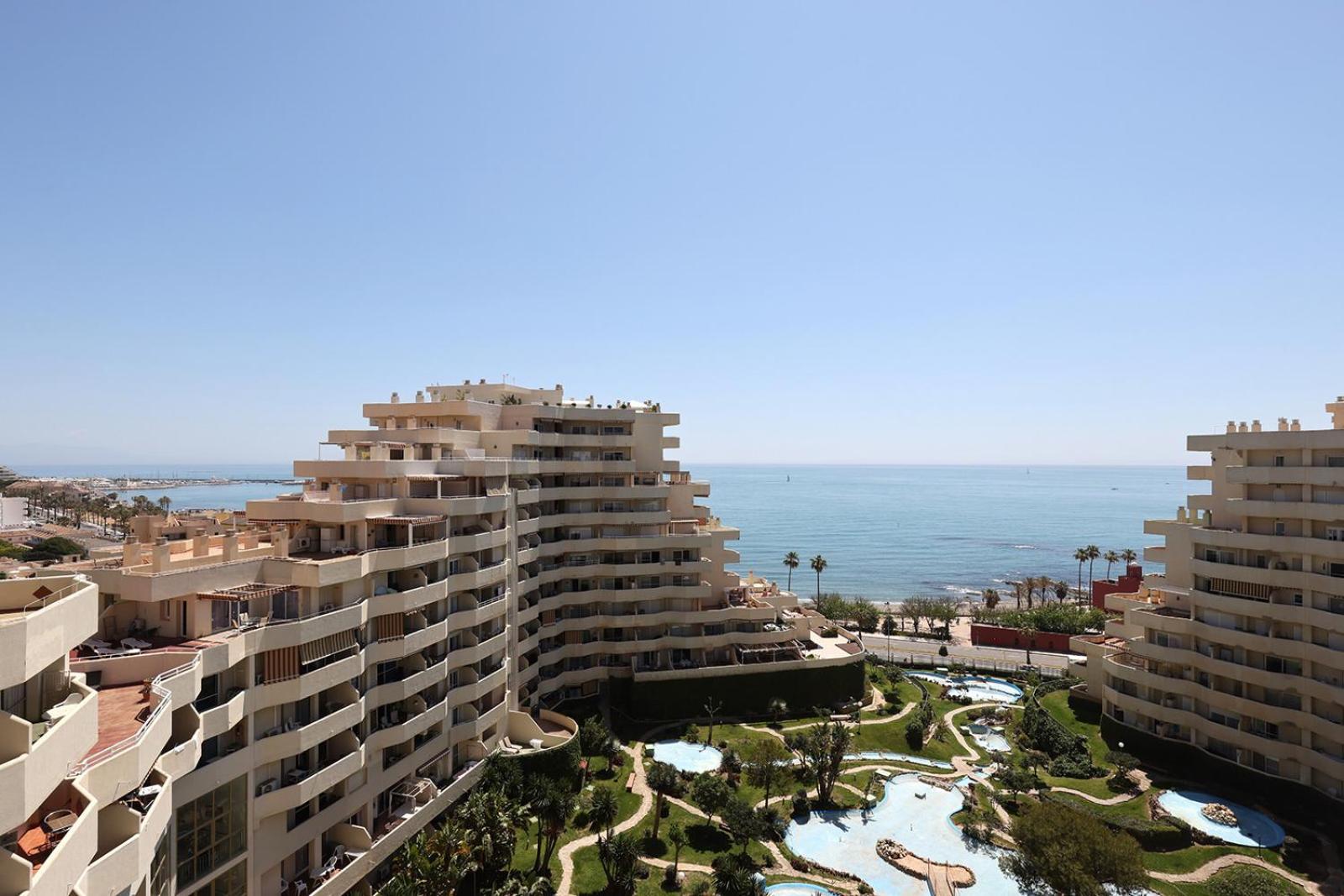 Charming In Benalbeach With Garden And Sea View Lejlighed